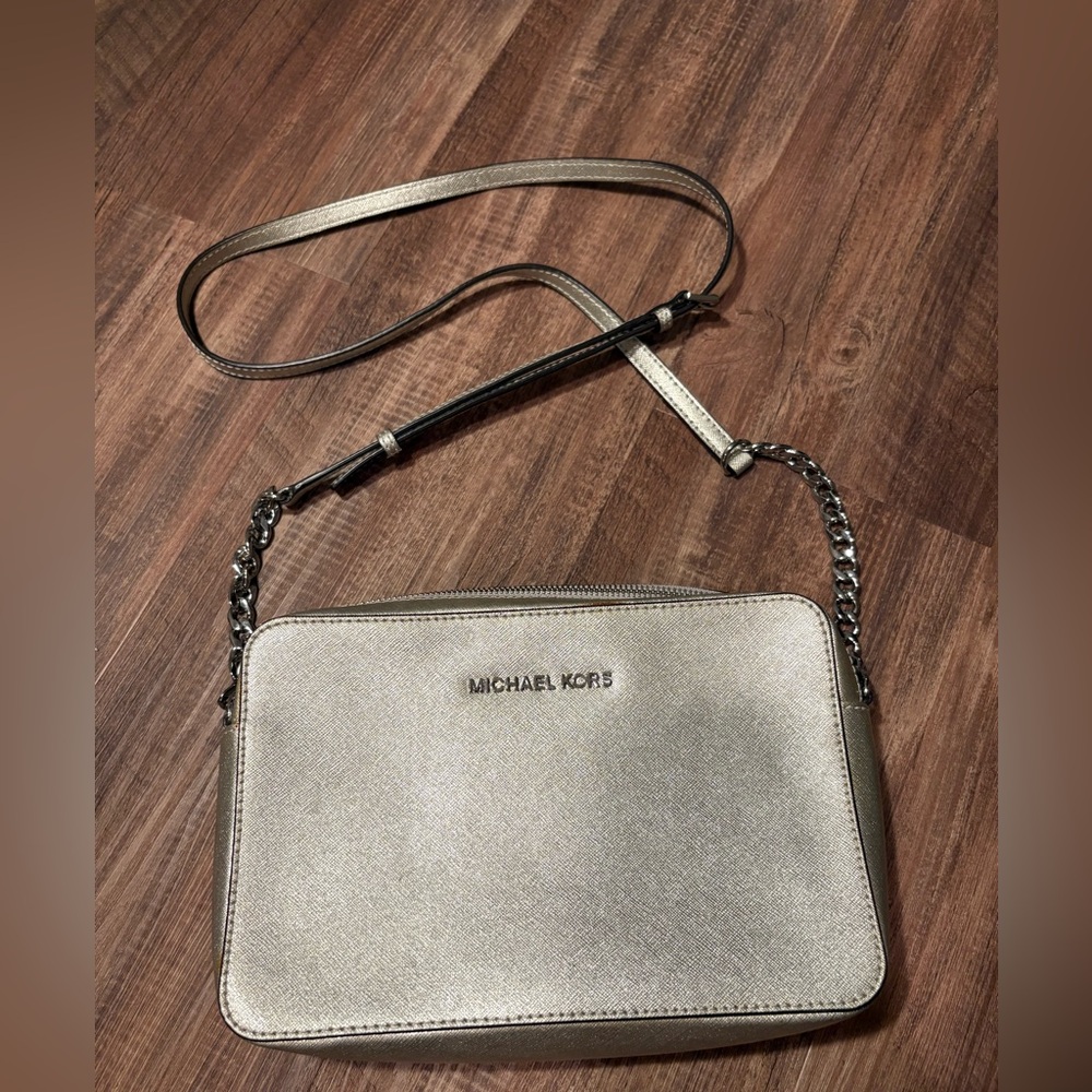 Michael Kors Women's Jet Set Crossbody Bag in Silver